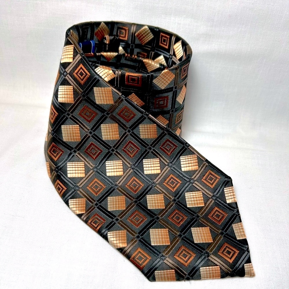 Geometric Tie - Picture 2 of 7
